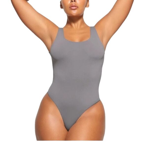 Skims soft smoothing seamless thong bodysuit in Pacific‎ 4X - Picture 1 of 4